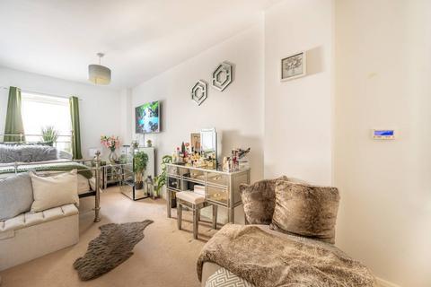 2 bedroom flat for sale, Bodiam Court, Walthamstow, London, E17