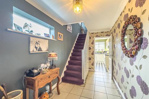 3 bedroom semi-detached house for sale, Glasseys Lane, Rayleigh SS6