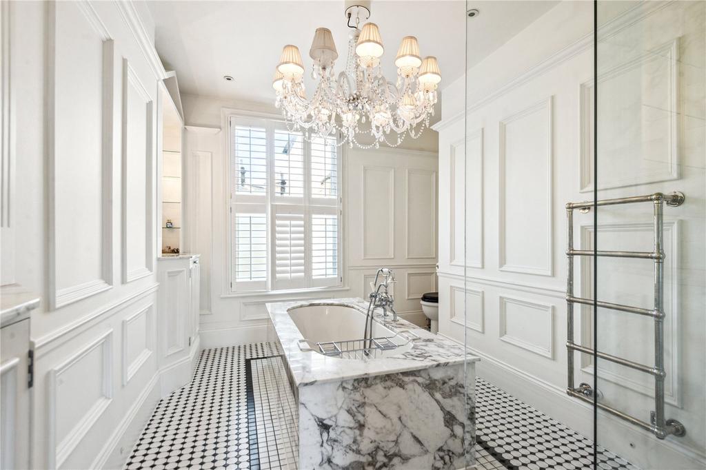En Suite Bathroom