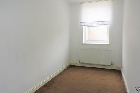 2 bedroom flat to rent, 123 Racecommon Road, Barnsley,