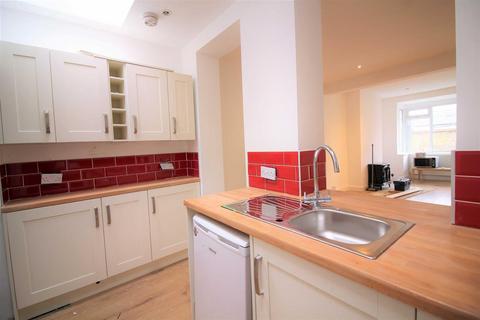 2 bedroom terraced house to rent, Faringford Road, Stratford, E15