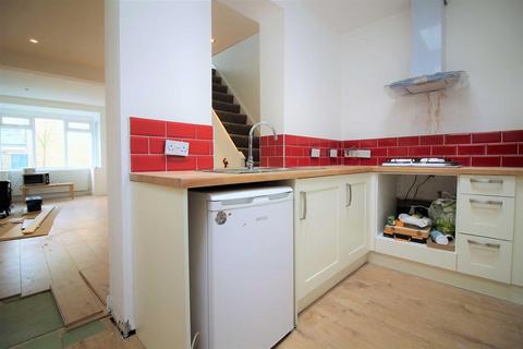 2 bedroom terraced house to rent, Faringford Road, Stratford, E15