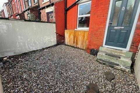 4 bedroom terraced house to rent, Conference Road, LEEDS LS12