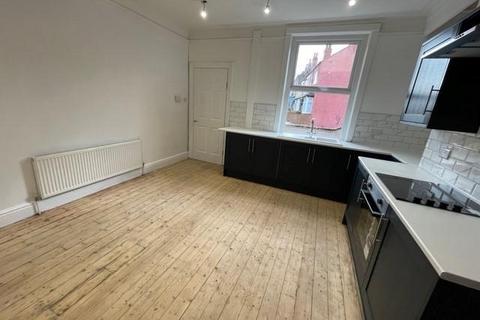 4 bedroom terraced house to rent, Conference Road, LEEDS LS12