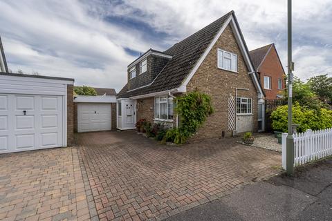 3 bedroom detached house for sale, Chichester Close, Sarisbury Green, Southampton, Hampshire. SO31 6EX