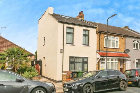 4 bedroom end of terrace house for sale, Suffield Road, London E4