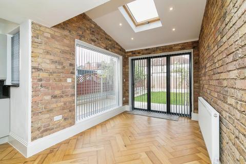 4 bedroom end of terrace house for sale, Suffield Road, London E4