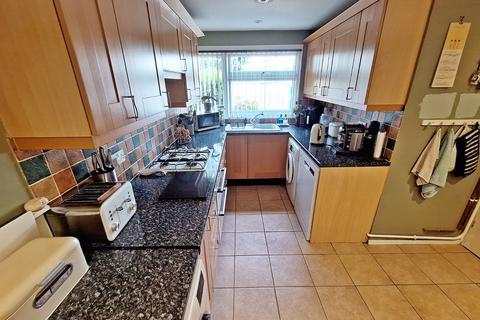 3 bedroom terraced house for sale, Axe Close, Luton, LU3 3LT