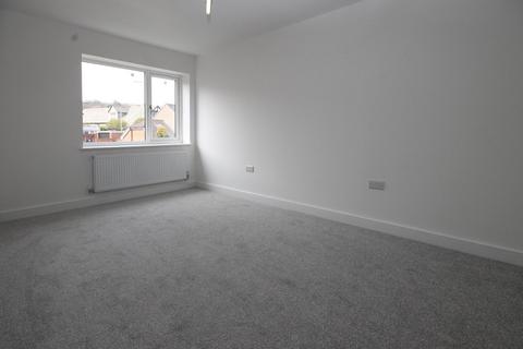 3 bedroom townhouse to rent, Balmoral Gardens, Darwen, Lancashire, BB3