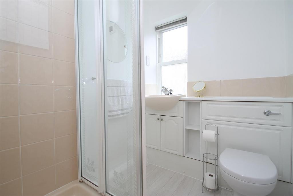 En suite shower room.JPG