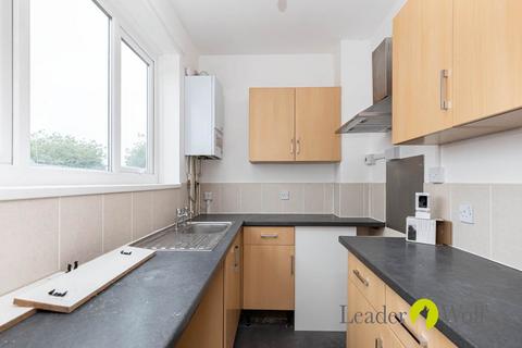 3 bedroom flat to rent, Southampton Road, Ringwood ,