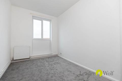 3 bedroom flat to rent, Southampton Road, Ringwood ,