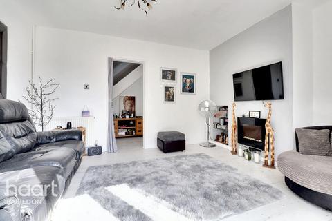 2 bedroom end of terrace house for sale, Theydon Crescent, Basildon