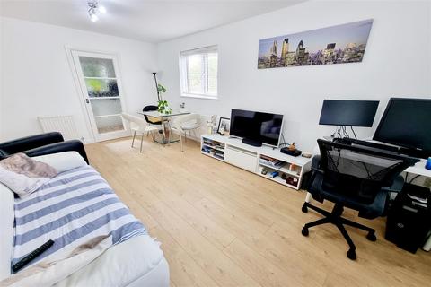 1 bedroom ground floor flat for sale, Grovebury Court, Chase Road, Southgate, N14