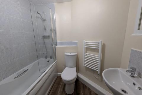 2 bedroom flat to rent, Poppleton Close, Coventry CV1