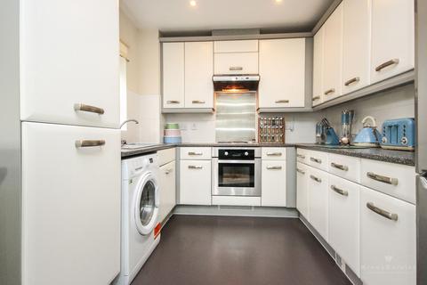 2 bedroom flat for sale, Broomfield, Bells Yew Green, TN3