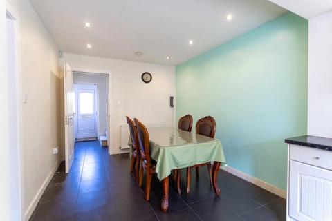 4 bedroom detached house for sale, Ardmore Avenue, Surrey GU2