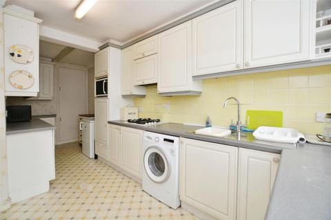 3 bedroom terraced house for sale, West Common Crescent, Scunthorpe