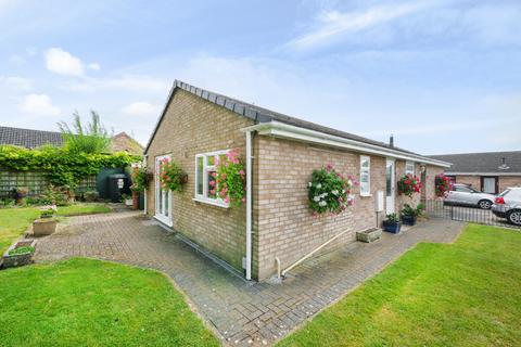 3 bedroom detached bungalow for sale, Shillbrook Avenue, Carterton, Oxfordshire, OX18