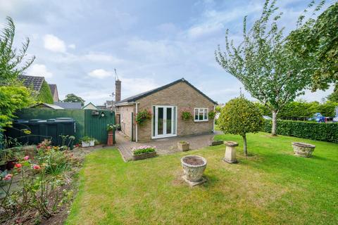 3 bedroom detached bungalow for sale, Shillbrook Avenue, Carterton, Oxfordshire, OX18