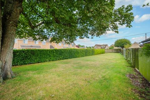 3 bedroom detached bungalow for sale, Shillbrook Avenue, Carterton, Oxfordshire, OX18