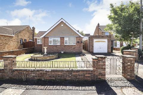 2 bedroom detached bungalow for sale, Mannings Rise, Rushden NN10