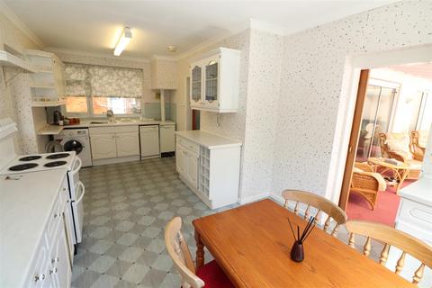 2 bedroom detached bungalow for sale, Mannings Rise, Rushden NN10