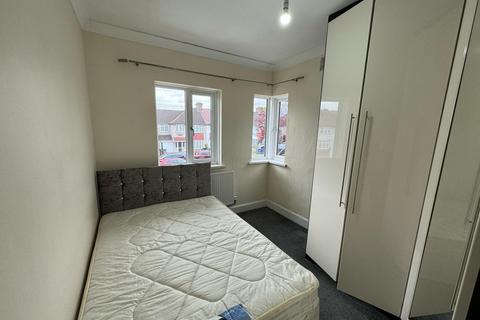 2 bedroom maisonette for sale, Lady Margaret Road,  Southall, UB1