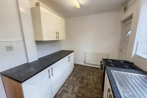 2 bedroom end of terrace house to rent, Somerfield Road, Manchester, M9