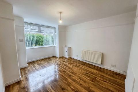 2 bedroom end of terrace house to rent, Somerfield Road, Manchester, M9