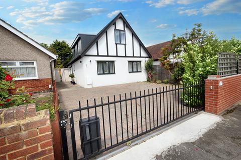 4 bedroom detached house for sale, Nicholls Avenue, Uxbridge, UB8