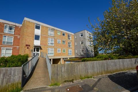 Studio to rent, 12 Manton Court