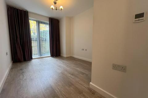 2 bedroom apartment to rent, Glenalmond Avenue, Cambridge CB2