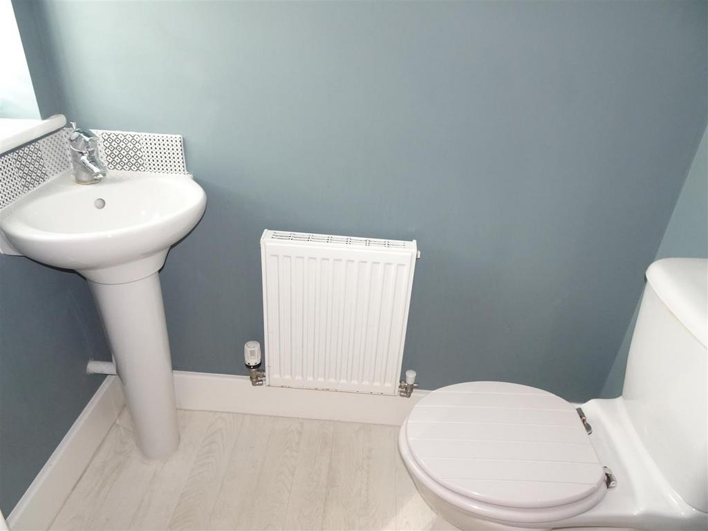 Cloakroom/wc