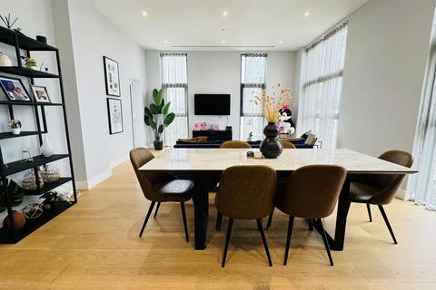 3 bedroom penthouse for sale, Caversham Road, London