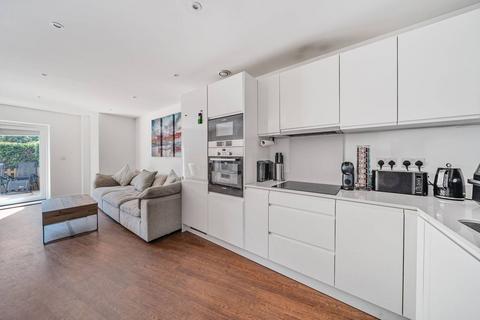 2 bedroom flat for sale, Royal Court, Stanmore, HA7