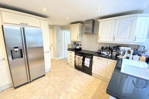40 Cavendish Way, Royton, Oldham, OL2 5DQ