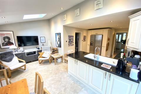 40 Cavendish Way, Royton, Oldham, OL2 5DQ