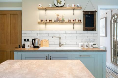 4 bedroom semi-detached house for sale, A four bedroom semi-detached house on Warwick Road, Knowle, Solihull