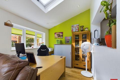 4 Bishops Road, Abbeymead, Gloucester, GL4 5FP