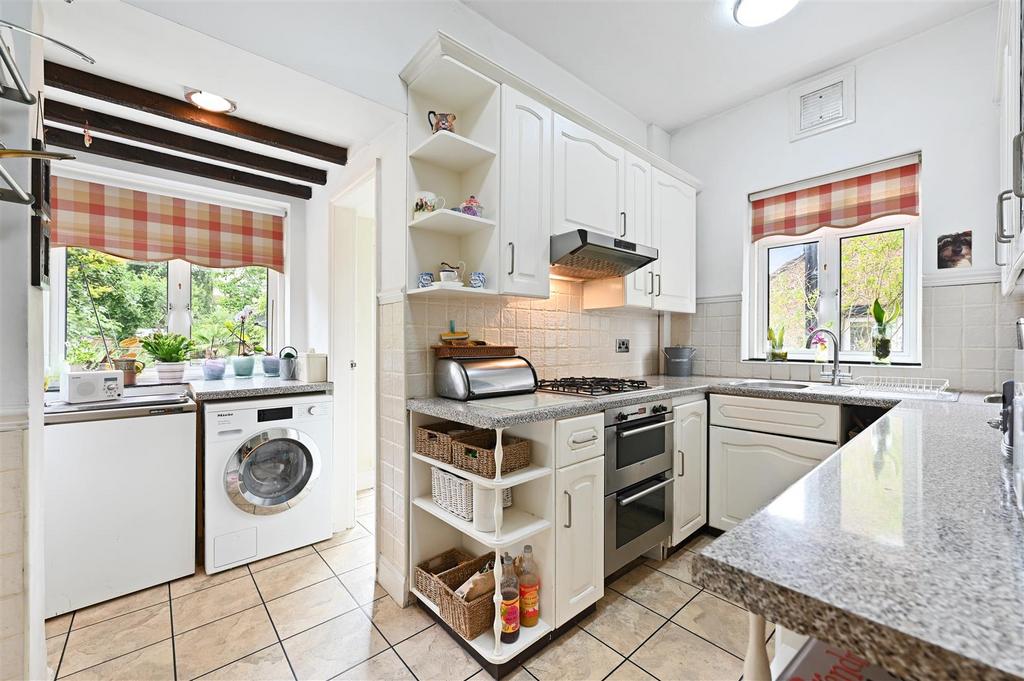 WH - 10 Dalmeny Road - Kitchen3 (1).jpg