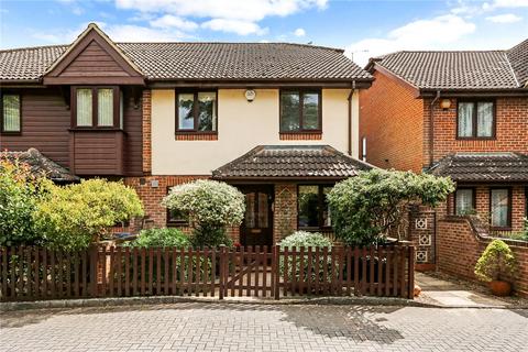 4 bedroom semi-detached house for sale, Fairholme Gardens, Farnham, Surrey, GU9