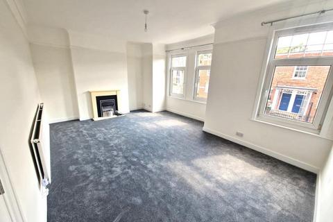 3 bedroom flat to rent, Champion Grove, London SE5