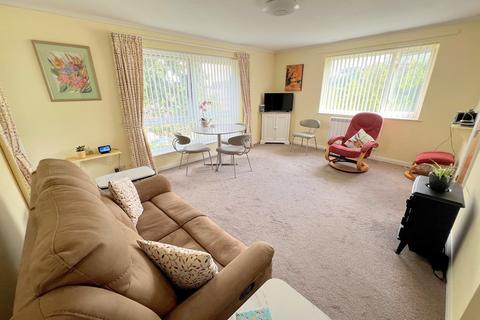 2 bedroom flat for sale, Ashley Road, New Milton, Hampshire. BH25 6BJ