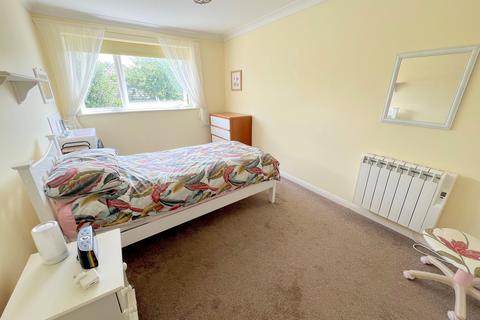 2 bedroom flat for sale, Ashley Road, New Milton, Hampshire. BH25 6BJ