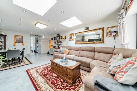 44 Frayslea, Uxbridge, UB8 2AT