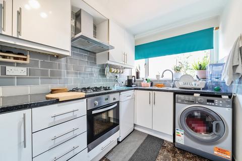 44 Frayslea, Uxbridge, UB8 2AT