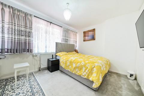 44 Frayslea, Uxbridge, UB8 2AT