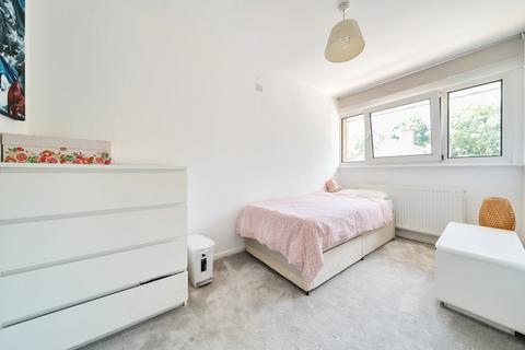 44 Frayslea, Uxbridge, UB8 2AT