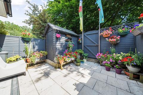 44 Frayslea, Uxbridge, UB8 2AT